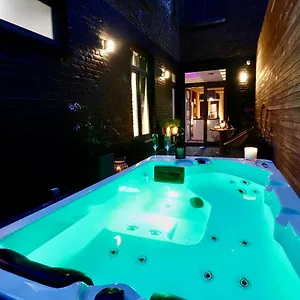 Suitedreams - Bubble Apartment